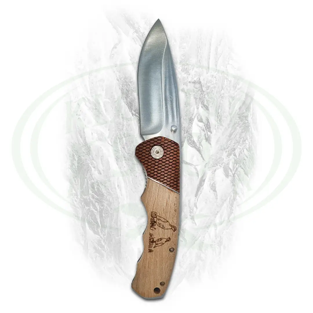 Preklopni nož s drvenom drškom na kojoj su oslikane ptice za lov